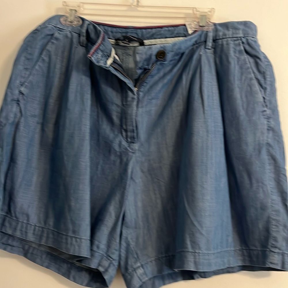 Tommy Hilfiger Shorts pleated Size 18